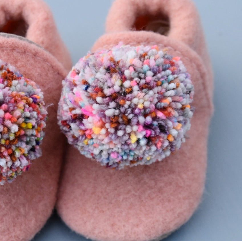 pompom shoes - pink with sprinkle pompom 02