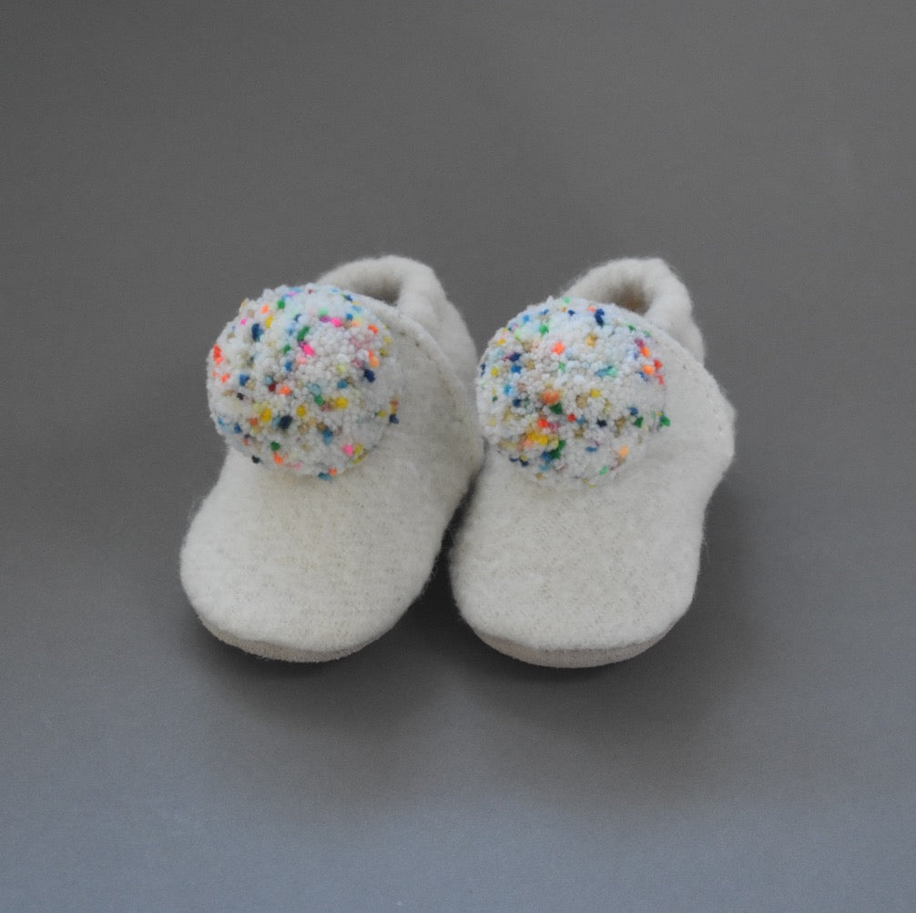SIZE 2 (4.5") pompom shoes -111