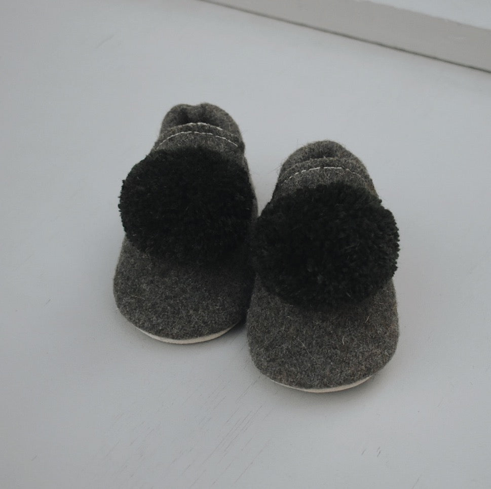 pompom shoes - forest with pompom