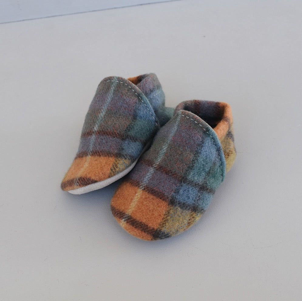 SIZE 3/4 (5") plaid Loafers 099