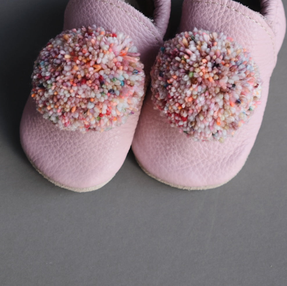 SIZE 5/6 (5.5") - Leather Pompom Shoes 302