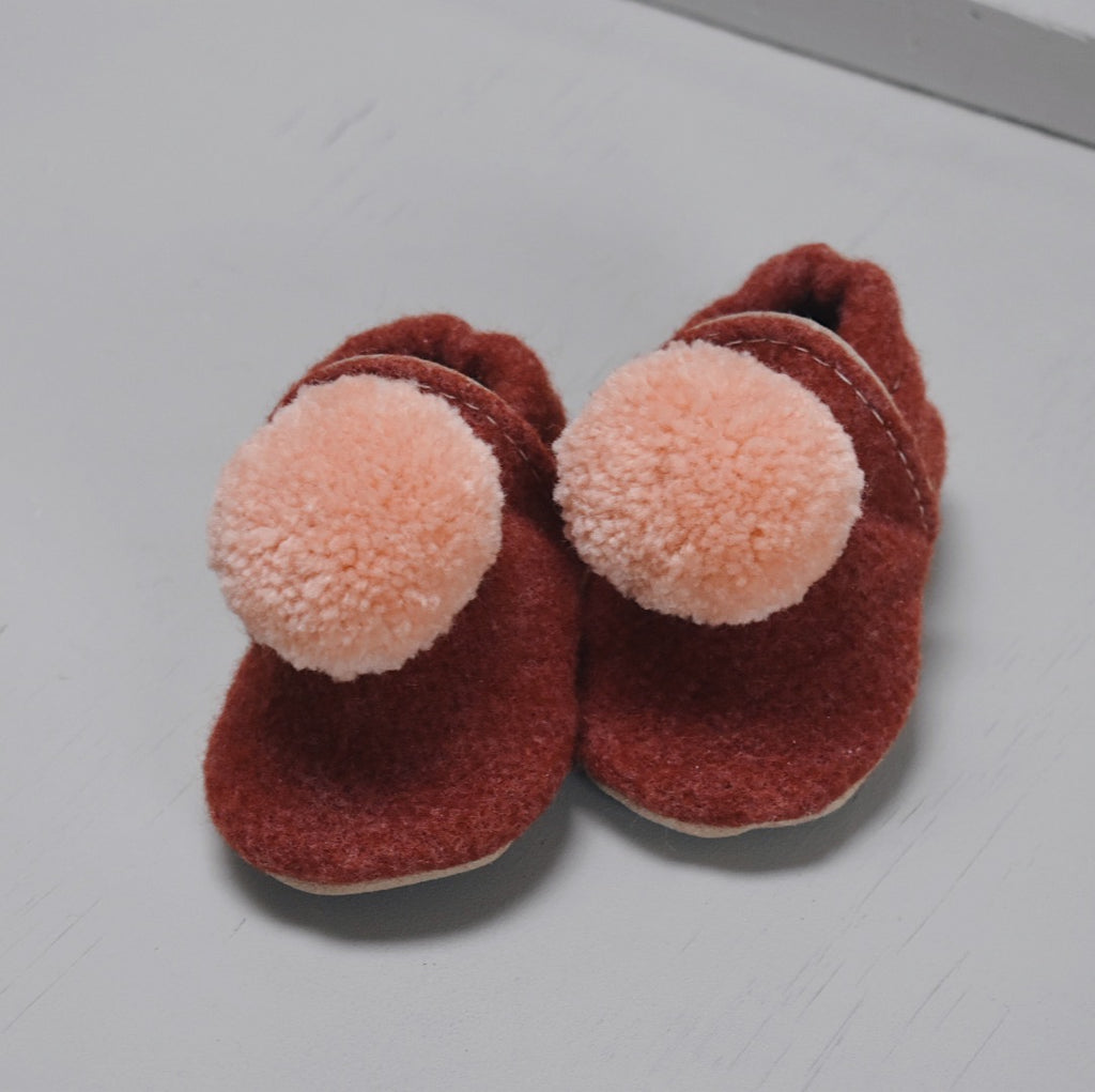 pompom shoes - maroon