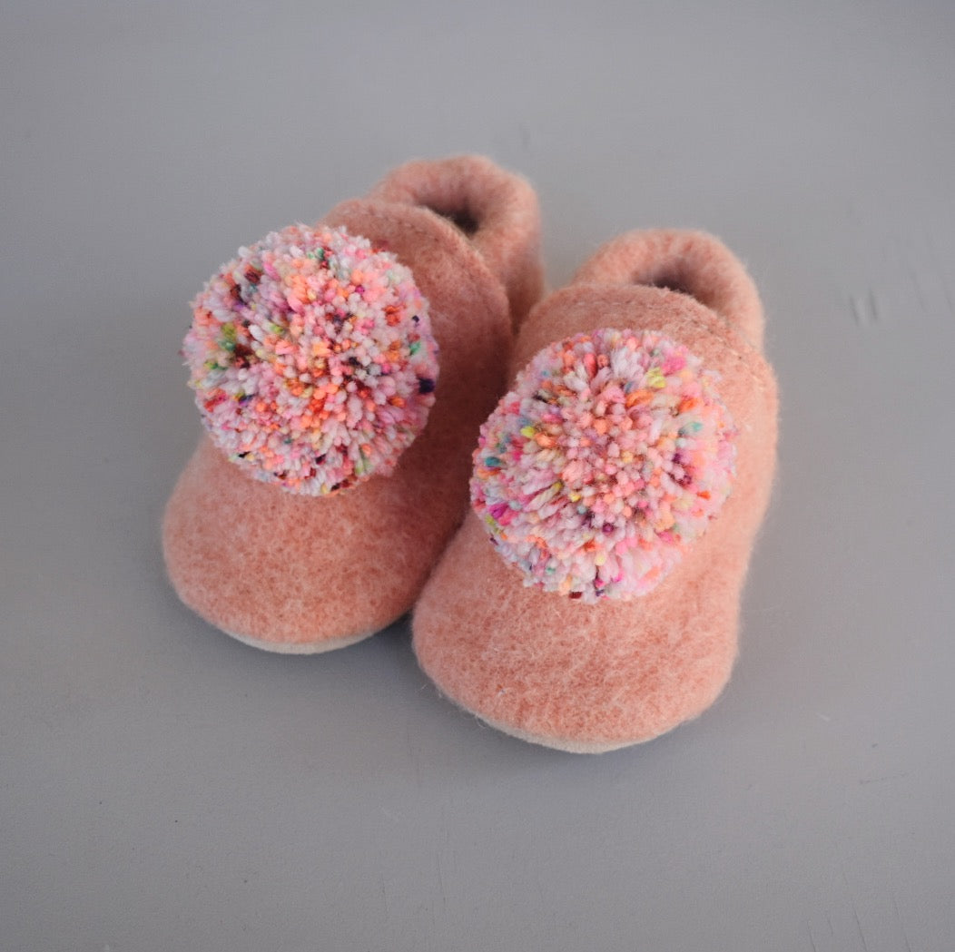 size 10/11 (7") wool pompom shoes - peachy pink