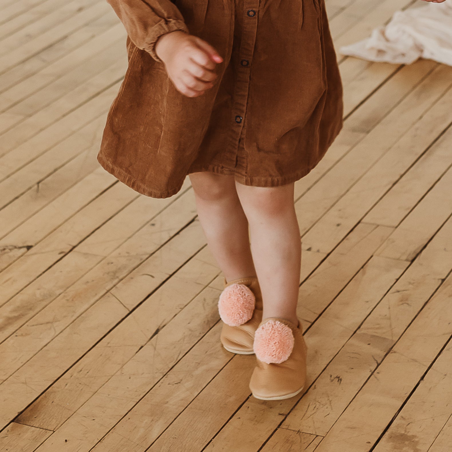 SIZE 3/4 (5") leather pompom shoes